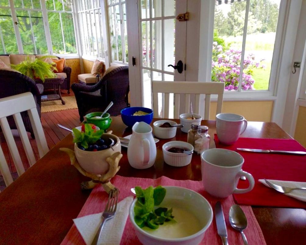 Enfield Manor Bed&Breakfast And Vacation Rental Newfield Ngoại thất bức ảnh
